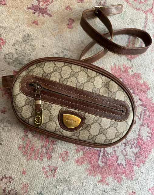 Gucci — Vintage oval round bag